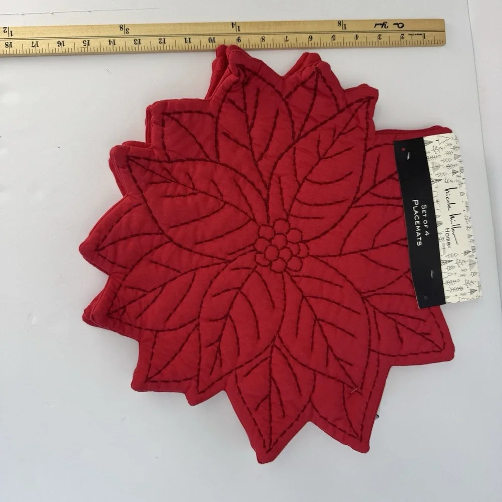 Nicole Miller Christmas Poinsettia Placemats Table Decor RED 100% POLYESTER NWT‎